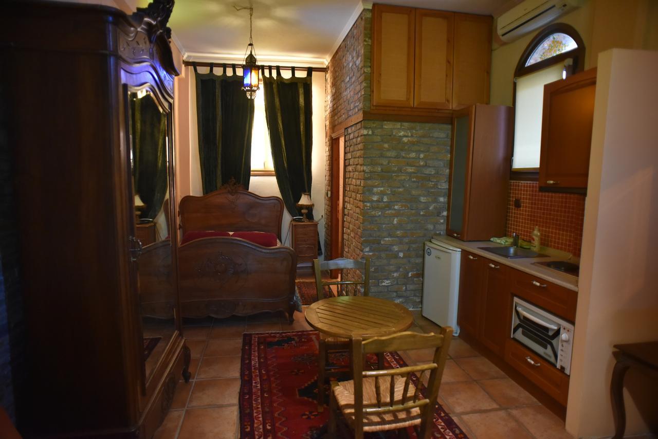 Santa Marina Guesthouse Като-Лутраки Экстерьер фото