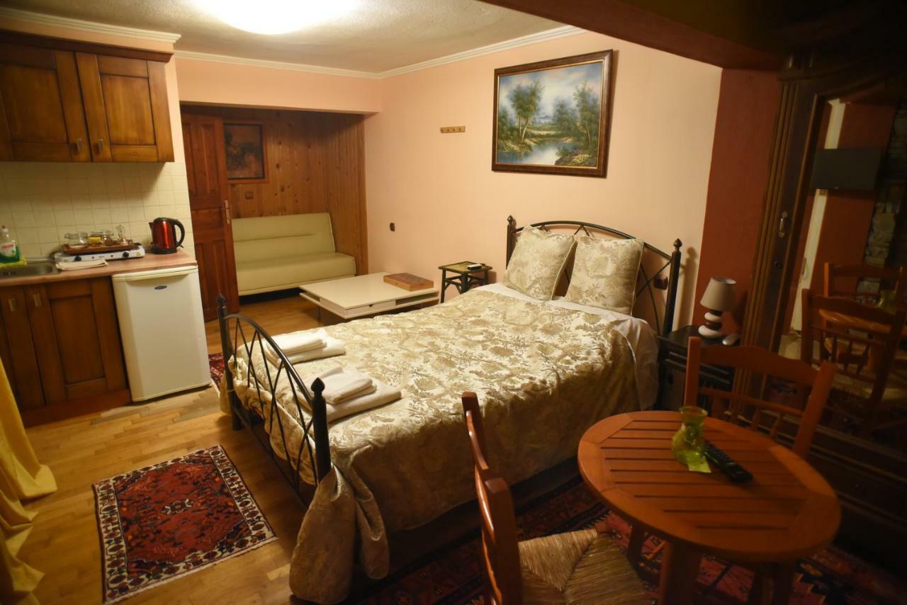 Santa Marina Guesthouse Като-Лутраки Экстерьер фото